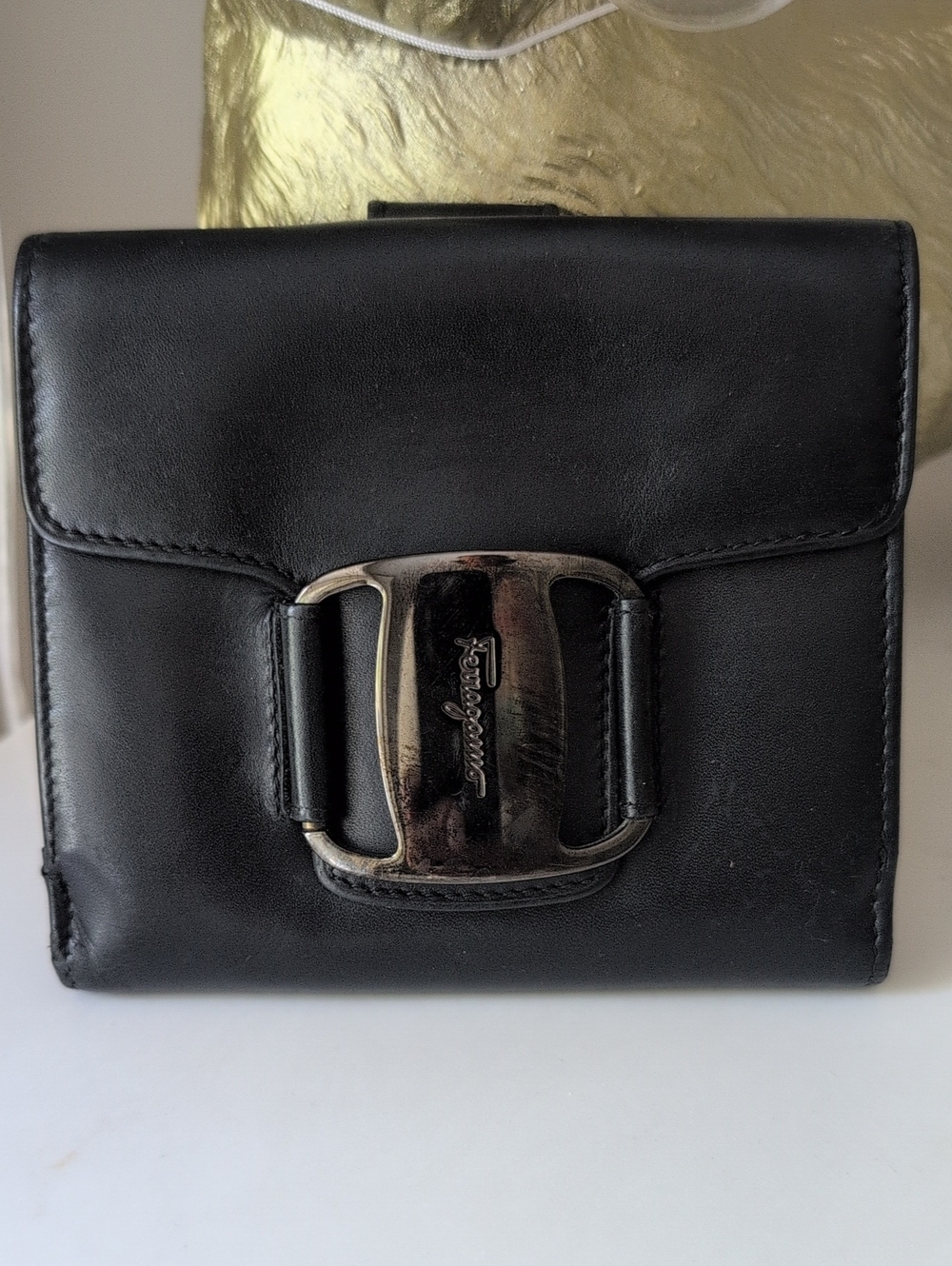 Salvatore Ferragamo Black Leather Wallet with Signature Buckle. - Picture 3 of 14